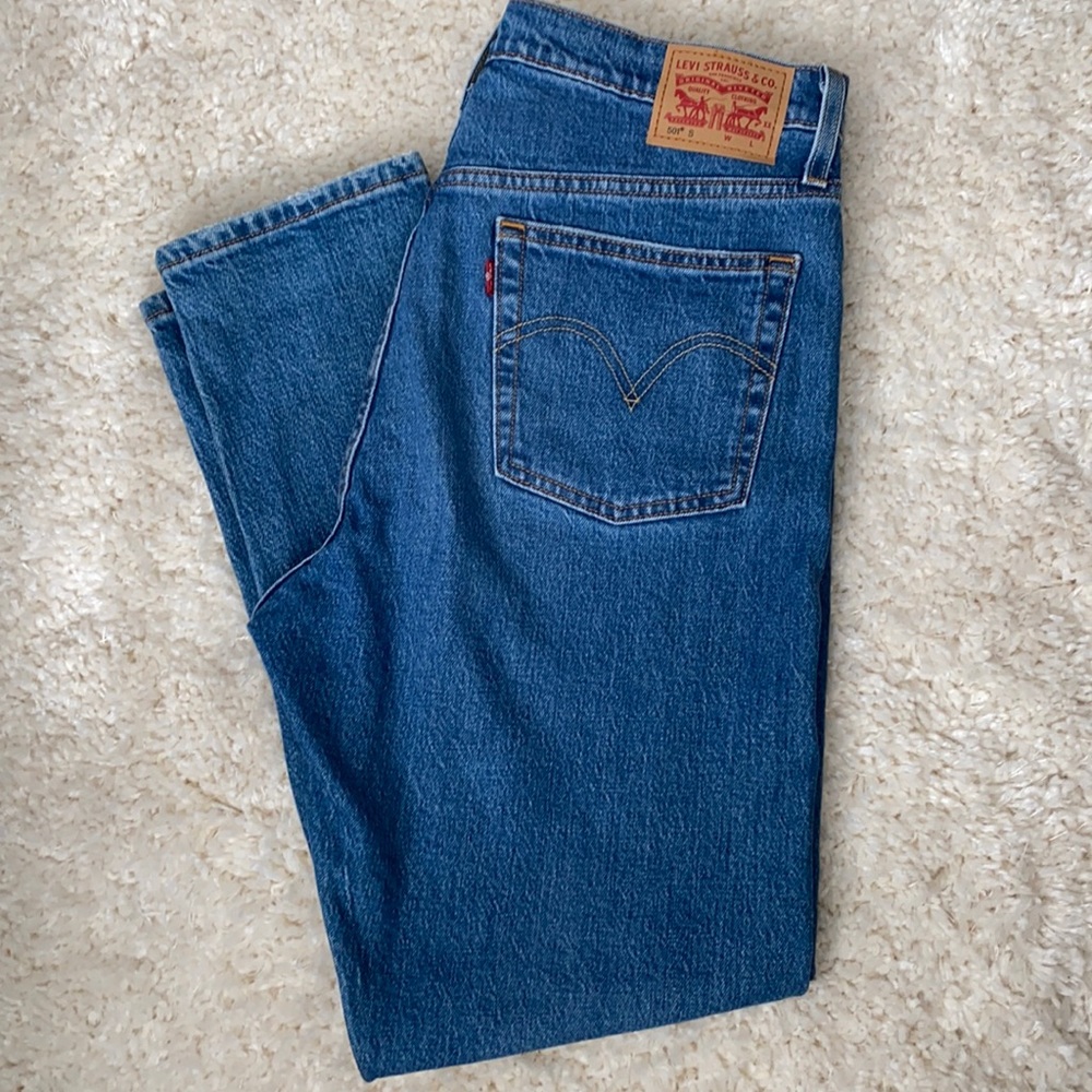 Levi Jeans - waist 31 length 28 - medium wash